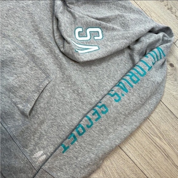 Victoria’s Secret Light Grey V-Neck Hoodie Size M - Picture 5 of 11